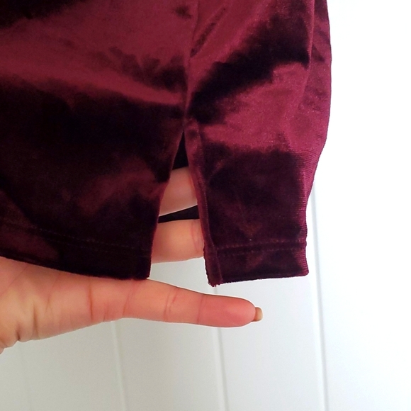 NWT! Old Navy Dark Red Velvet Short Sleeve Top (XL) - Picture 6 of 7